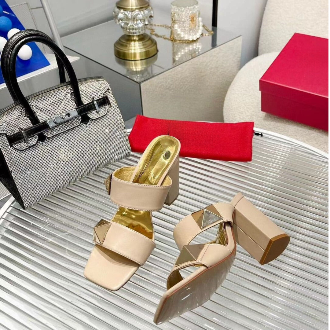 Chunky Heel One Line Strap Rivet Sandals